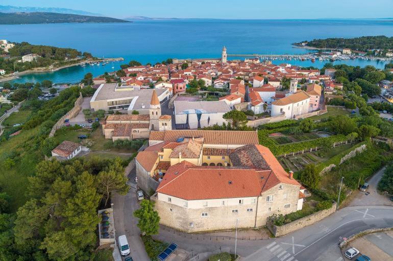 Deluxe New Apartments - Few Steps From The Beach - Luxury Holiday With Style - By Traveler Tourist Agency Krk Krk Town Eksteriør bilde