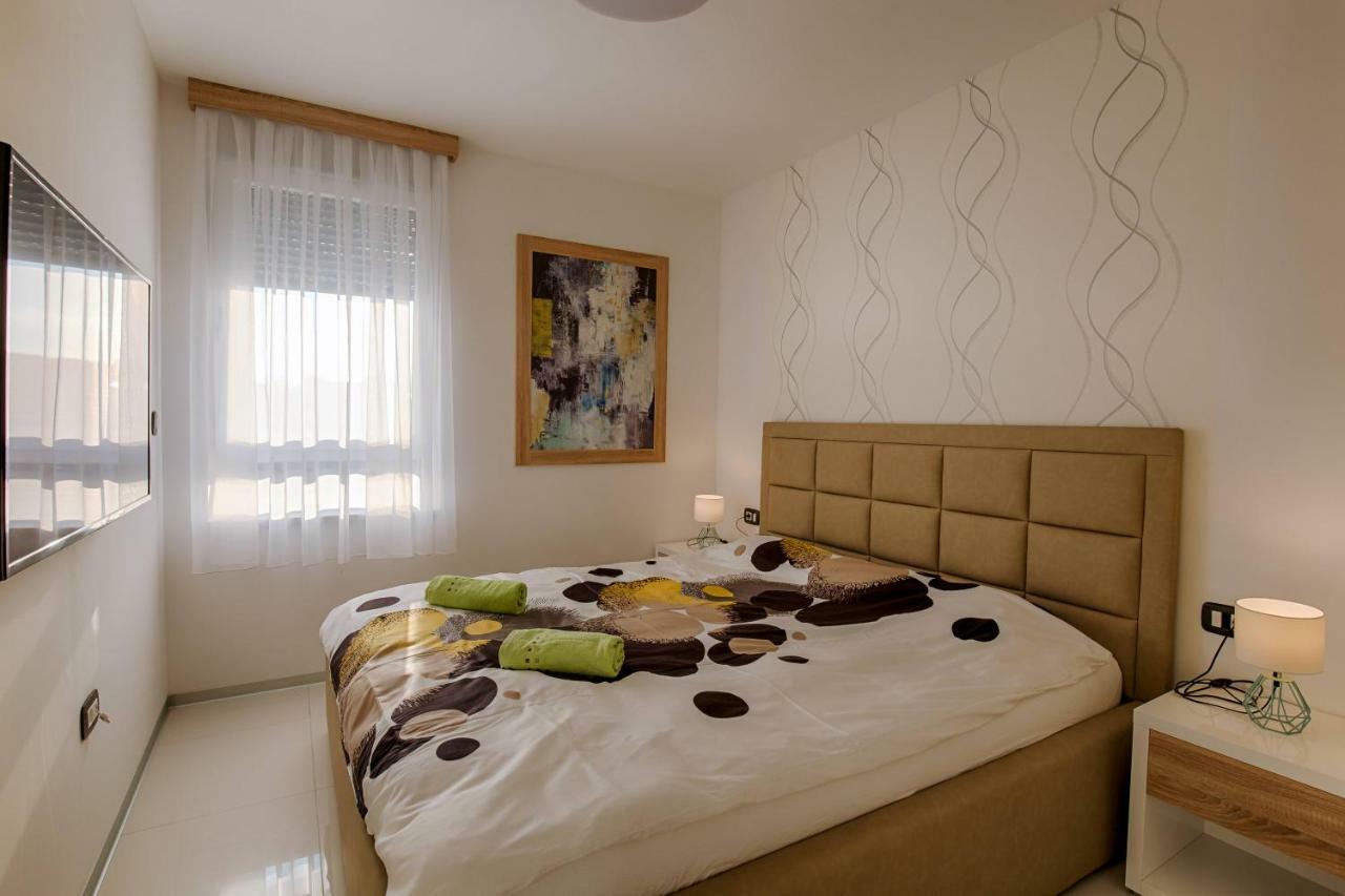 Deluxe New Apartments - Few Steps From The Beach - Luxury Holiday With Style - By Traveler Tourist Agency Krk Krk Town Eksteriør bilde