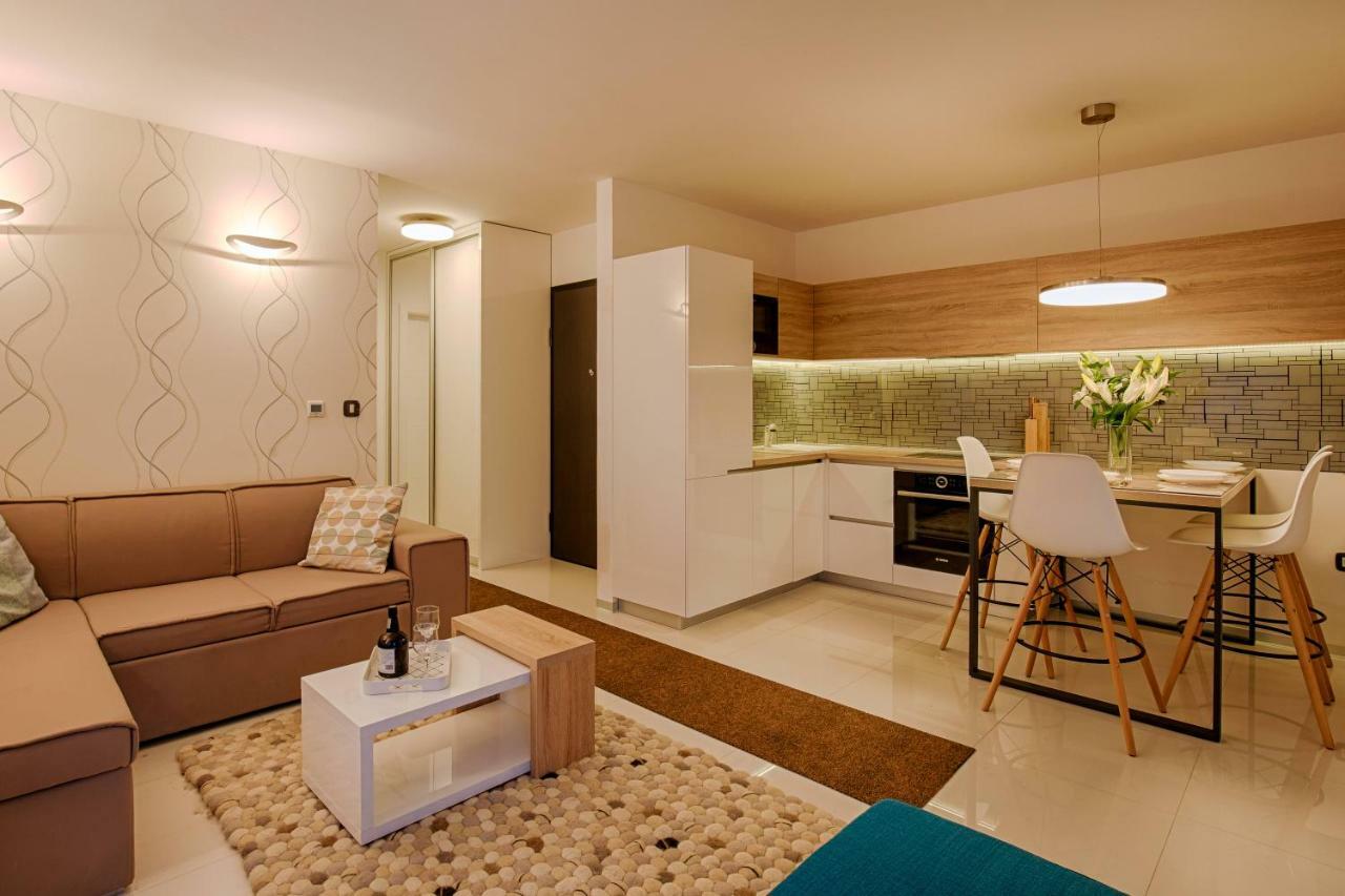 Deluxe New Apartments - Few Steps From The Beach - Luxury Holiday With Style - By Traveler Tourist Agency Krk Krk Town Eksteriør bilde
