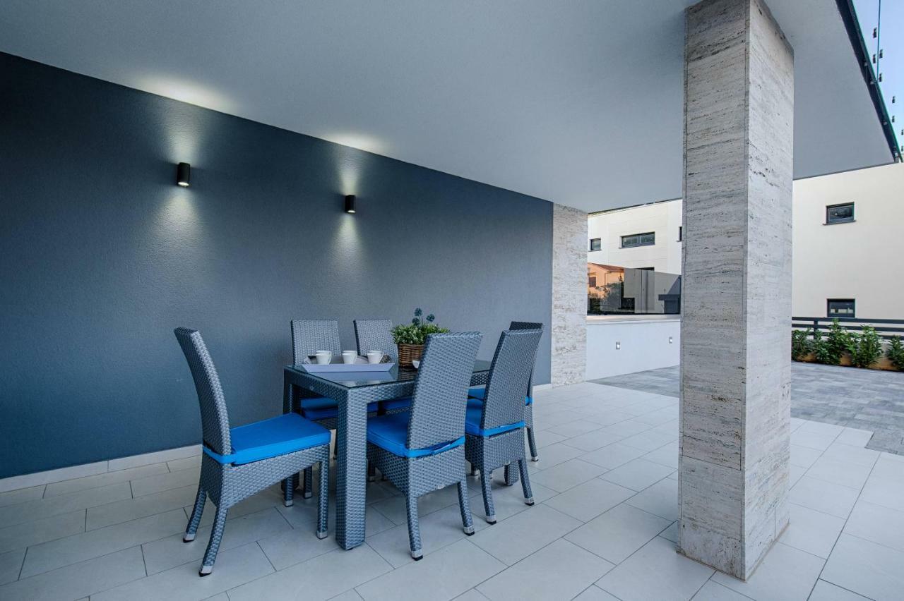 Deluxe New Apartments - Few Steps From The Beach - Luxury Holiday With Style - By Traveler Tourist Agency Krk Krk Town Eksteriør bilde
