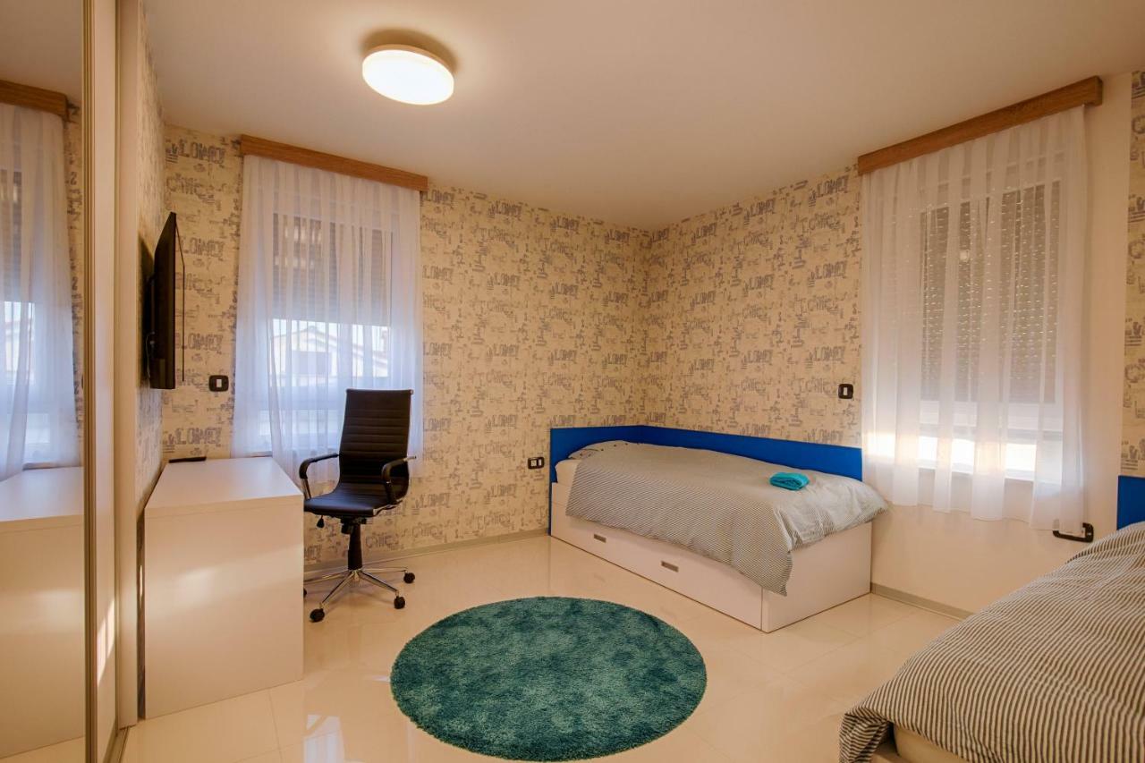 Deluxe New Apartments - Few Steps From The Beach - Luxury Holiday With Style - By Traveler Tourist Agency Krk Krk Town Eksteriør bilde