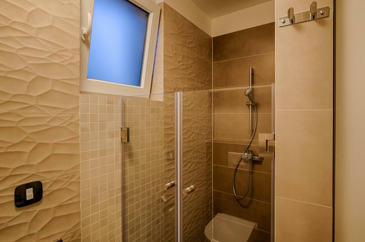 Deluxe New Apartments - Few Steps From The Beach - Luxury Holiday With Style - By Traveler Tourist Agency Krk Krk Town Eksteriør bilde