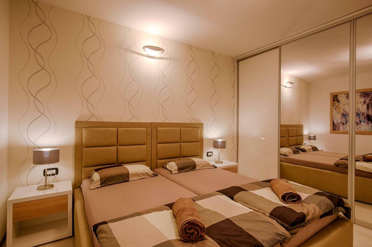 Deluxe New Apartments - Few Steps From The Beach - Luxury Holiday With Style - By Traveler Tourist Agency Krk Krk Town Eksteriør bilde